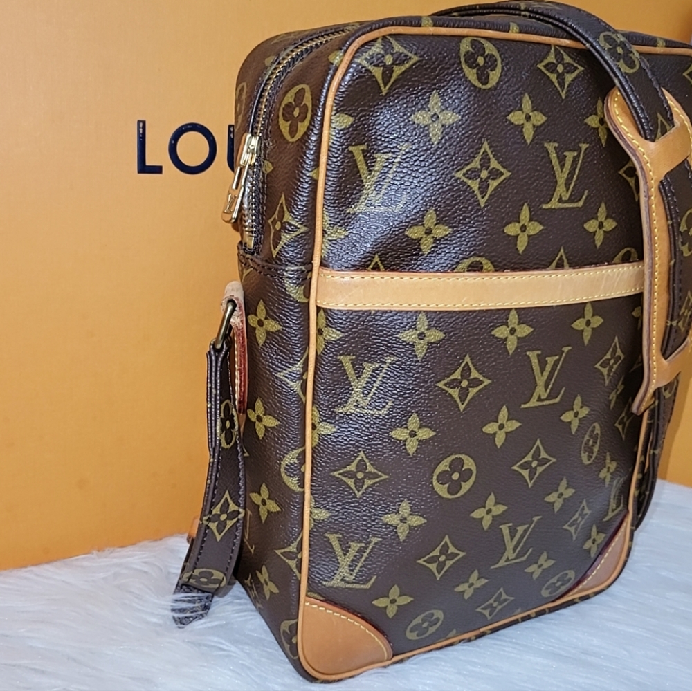 😍🔥Rare 🔥😍 💯%Authentic Louis Vuitton Danube MM Crossbody Bag Monogram Canvas - Picture 10 of 16
